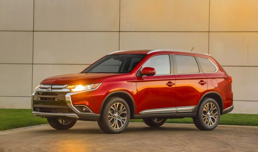  Mitsubishi Outlander 2015 года  (US) (фото 6 из 41)